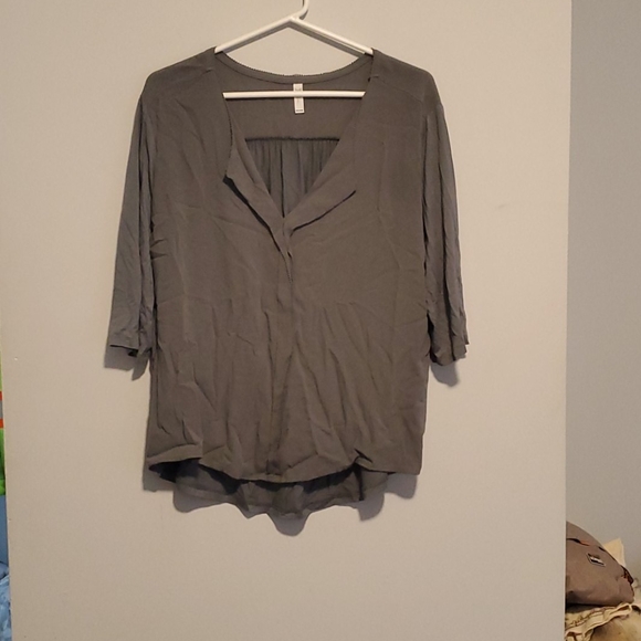 💫 2/$25 • Gray/Blue Blouse - Picture 2 of 4